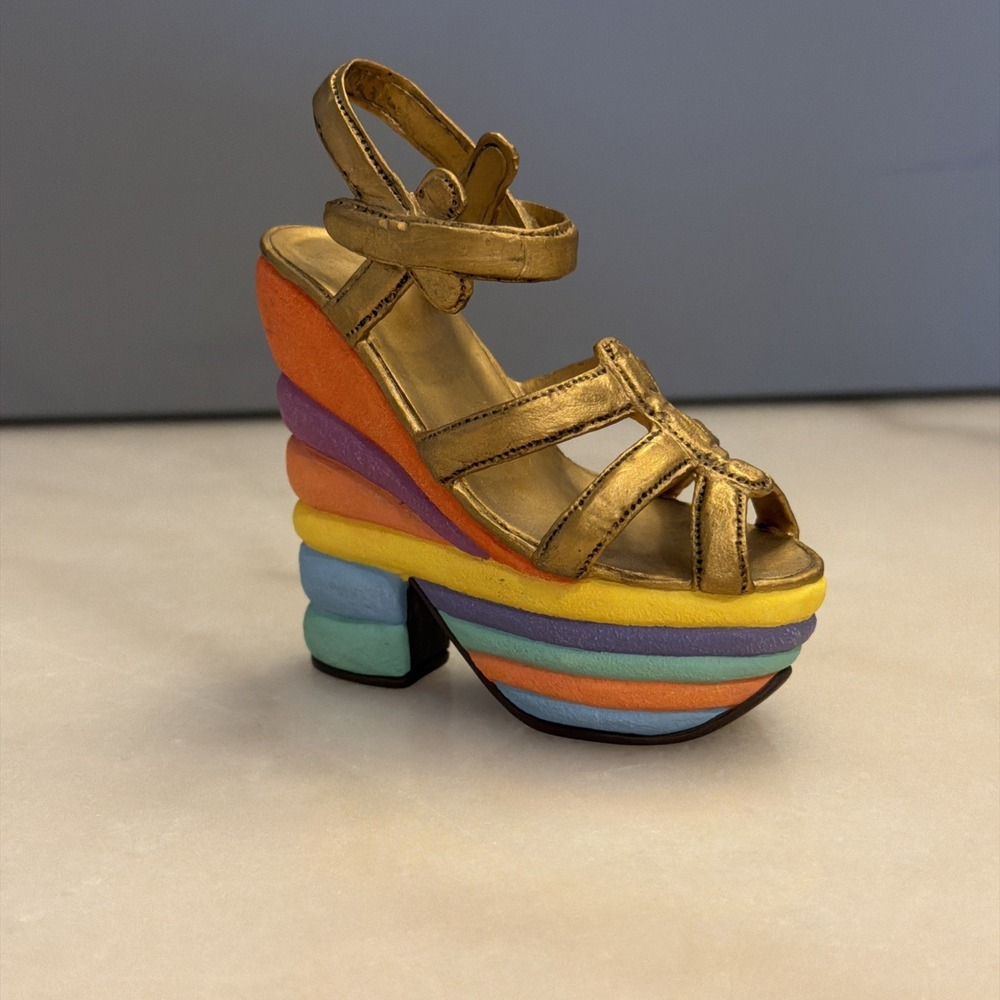 Just the Right Shoe By Raine, Sweet Surprise. #25083 Mini Rainbow Platform. 1999